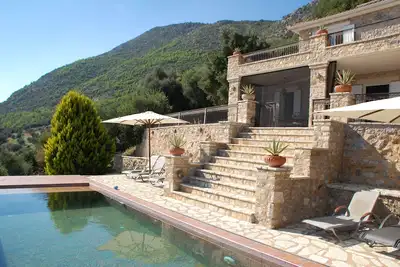 Image de Luxueuse vieille maison en pierre avec hébergement pour 10 personnes et piscine