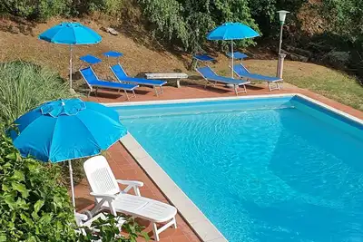 Image de Villa très privée de 4 chambres avec piscine à pied du village et des restaurant