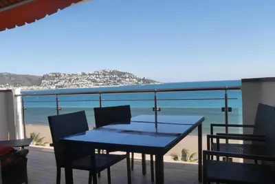 Image de Appartement Moderne - Front De Mer Sur La Baie De Rosas