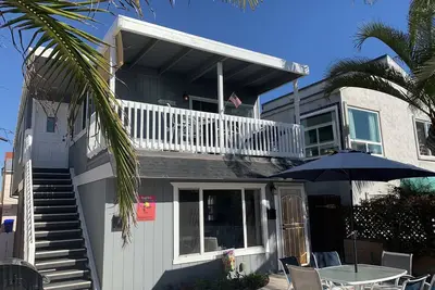 Image de 3 Br sur Jersey Ct à quelques pas de la plage