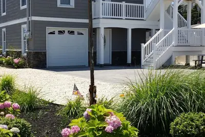 Image de 1. 5 blocs de la plage duplex récemment rénové