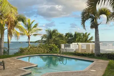 Image de Complete Beach House W / piscine surplombant la mer des Caraïbes