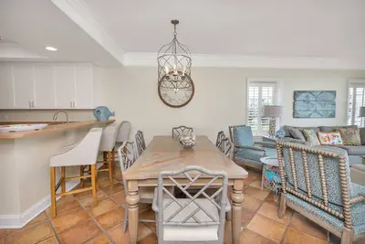 Image de Condominium luxueux en bord de mer idéal pour les groupes! Vues sur l'océan, accès à la plage et piscine