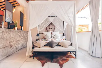 Image de Fabuleuse villa avec piscine privée à distance de marche de la plage et de la rue commerçante