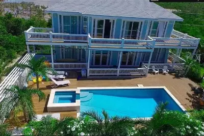 Image de Élégante nouvelle plage villa avec piscine et bain à remous sur la route des banques prestigieux