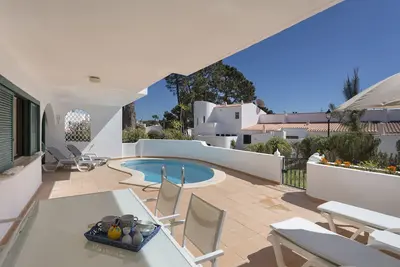Image de Appartement spacieux orienté plein sud avec piscine privée et terrasse - rénovation 2018