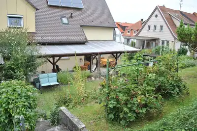 Image de Grand appartement près de Legoland avec un beau jardin et une terrasse couverte.