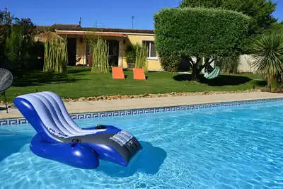 Image de gite Zen 2 personnes dans village pres de Nimes climatisation piscine jardin