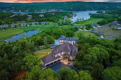 Image de Château de Kinderhook: retraite exécutive de 9400 pieds carrés, 7 chambres à coucher, dans la communauté Gated Golf