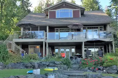 Image de Celista Waterfront Gardens, grande propriété privée avec plage et 2 bouées