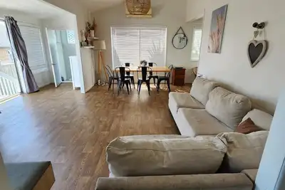 Image de Faites des souvenirs cette haute saison en faisant de cette maison ensoleillée de Stamore Bay la vôtre!
