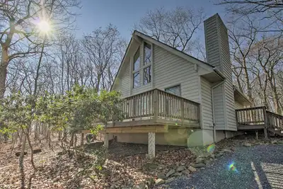 Image de Chalet calme près des sentiers de randonnée et Mountain Inn!