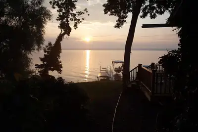 Image de Côté ouest, 101 'Lake Frontage, à droite sur Wine Trail / à partir de 100 $. P / N