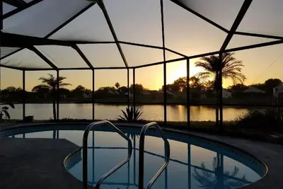 Image de Très bien situé, face au lac, piscine. Bush Gardens / Plage / Disney / Hard Rock Casino