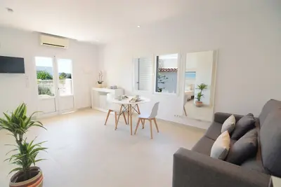 Image de Appartements agréables et calmes situés à 100 mètres de la plage