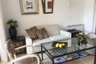 Image de Appartement en front de mer avec une vue spectaculaire sur le port (Wifi et Tv satellite)