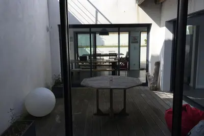 Image de Très belle et vaste maison d'architecte à proximité de la plage