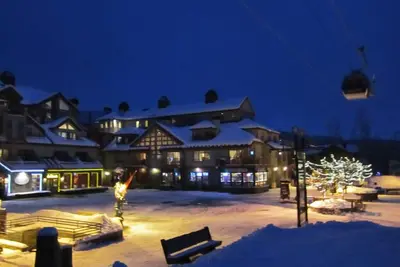 Image de Ski-in, Ski-Out; 3br + Loft 3. 5ba, Inclut le ski illimité pour 2.