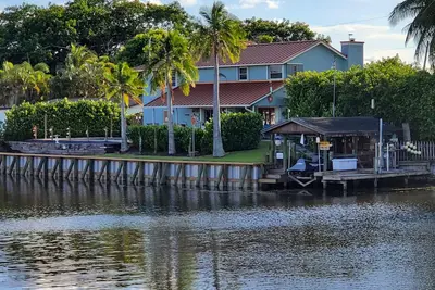 Image de Détendez-vous à My Pool Accueil Regarder les bateaux passer Lire les avis