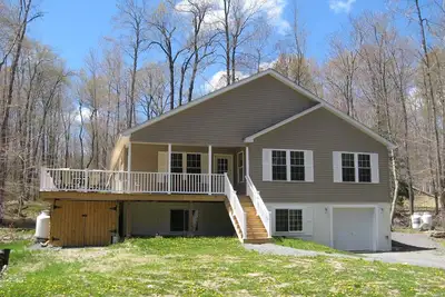 Image de 5 chambres à coucher 3 salles de bain pour 14 personnes ou plus Multi-Family Friendly Location Pocono