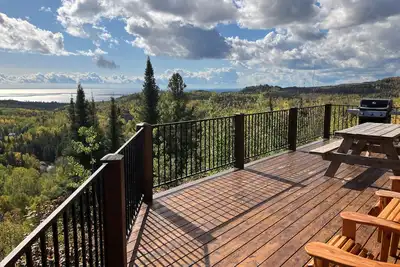 Image de Cabane en rondins de Falls Ridge - Vue spectaculaire sur le lac Supérieur et le parc d'État Tettegouche
