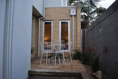 Image de Central Cowes, à pied des commerces, cafés et restaurants, 100m de la plage, 2 chambres, 1 salle de bain, privé