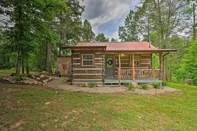Image de Paisible Caney 'Creekside Hideout' cabine w / bain à remous