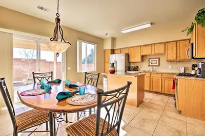 Image de Nouveau! Albuquerque Condo w / Yard - 9 Mi. dans la vieille ville!