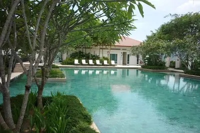 Luxe 2 Condo de chambre dans le développement Marina