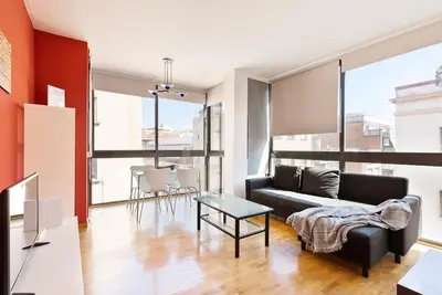 Image de Sunny flat with private rooftop terrace near Camp Nou