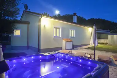 Image de New House Freeda **** avec bain à remous, WiFi, 4 vélos en prix, Grill, Aire de jeux pour enfants