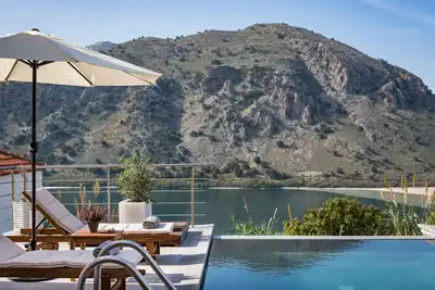 Image de Villa Amelia, villa de 3 chambres avec piscine privée, vue sur le lac, la montagne et la mer
