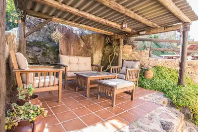 Image de Maison avec terrasses donnant sur la mer à seulement 50 mètres de la plage.
