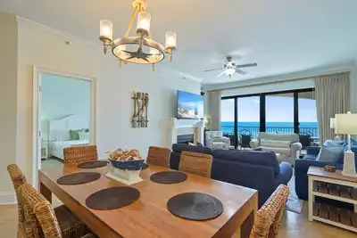 Image de Front de mer 4 chambres 3 salles de bain pour 10 personnes Villa Coyaba 205 Service à la plage inclus! Piscine à débordement sur la plage!