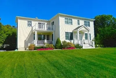 Magnifique, privé, vue sur l'eau Nouvelle maison! Nouvelle piscine et bain à remous - Bay 1 Street away!