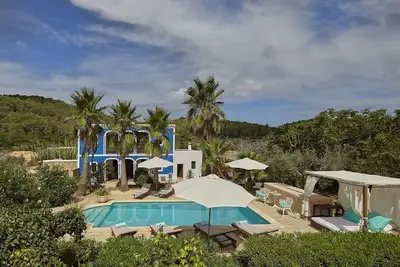 Image de Charmante Villa rénovée dans vaste finca avec plus de 90000 m2 de terrain.