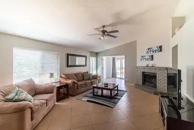Image de Belle maison de South Scottsdale! Beaucoup d'espace ouvert et grande cour arrière