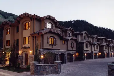 Image de Luxueux Townhome à la base de la belle montagne chauve! Wi-fi gratuit, vue imprenable