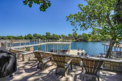 Image de Belle maison sur le lac Lbj avec vue sur le lac et accès aux commodités de la station