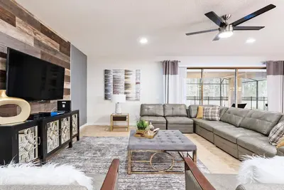 Image de Villa neuve de luxe de 8 chambres à coucher avec piscine / spa, aucun voisinage à l’arrière, proche de Disney