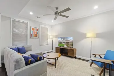 Image de Champs de lavande @ Capitol Hill, 2 pâtés de maisons du métro