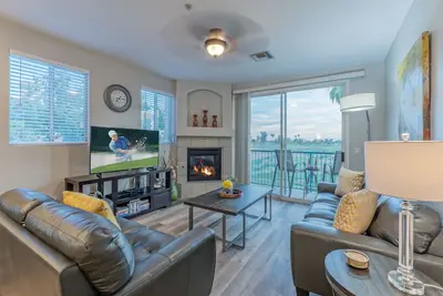 Image de Superstition Lakes 3 Br Condo w / cheminée et balcon; Vue sur le golf; Emplacement idéal