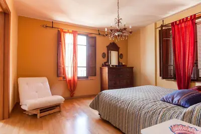 Image de Top appartement village médiéval, troisième étage avec Wi-Fi et de la climatisation
