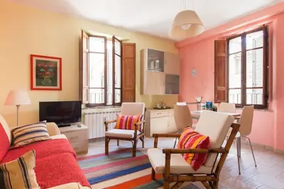 Image de Appartement village médiéval, au deuxième étage avec Wi-Fi et de la climatisation