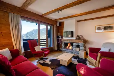 Image de Bel appartement rénové. La vue est splendide et dégagée. L'objet se compose de deux chambres à lits