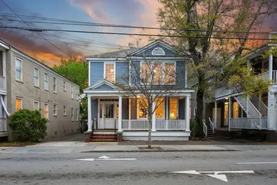 Image de Blue Magnolia (Suite B) - À seulement 6 pâtés de maisons de King Street