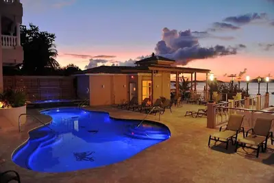 Image de Seaside Suite 1 Chambre - Grande Bay Resort, St. John