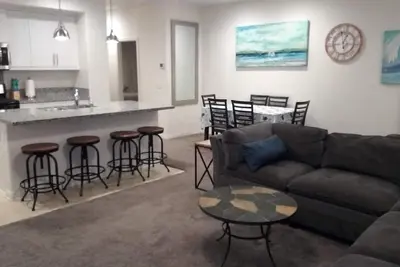 Image de Offres de septembre / octobre! Promenade à la plage / baie et boutiques