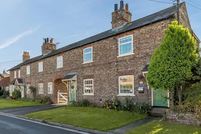 Image de 2 chambres à coucher à Wheldrake, near York