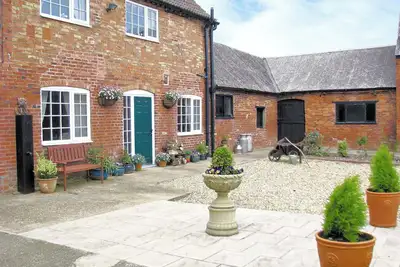 Image de 2 chambres à coucher à Westborough, near Newark